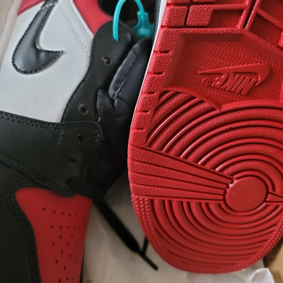 Jordan 1s - Picture 4 of 4